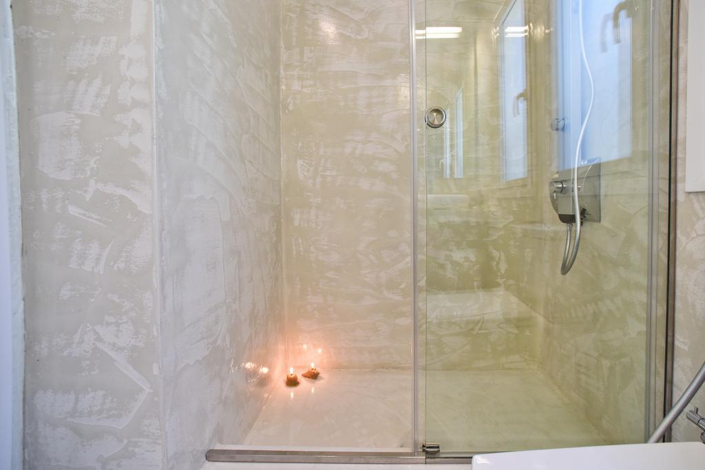 Mavres Luxury Studio Ágios Matthaíos Bagian luar foto