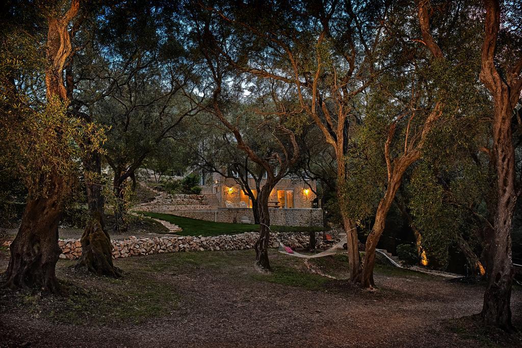 Mavres Luxury Studio Ágios Matthaíos Bagian luar foto