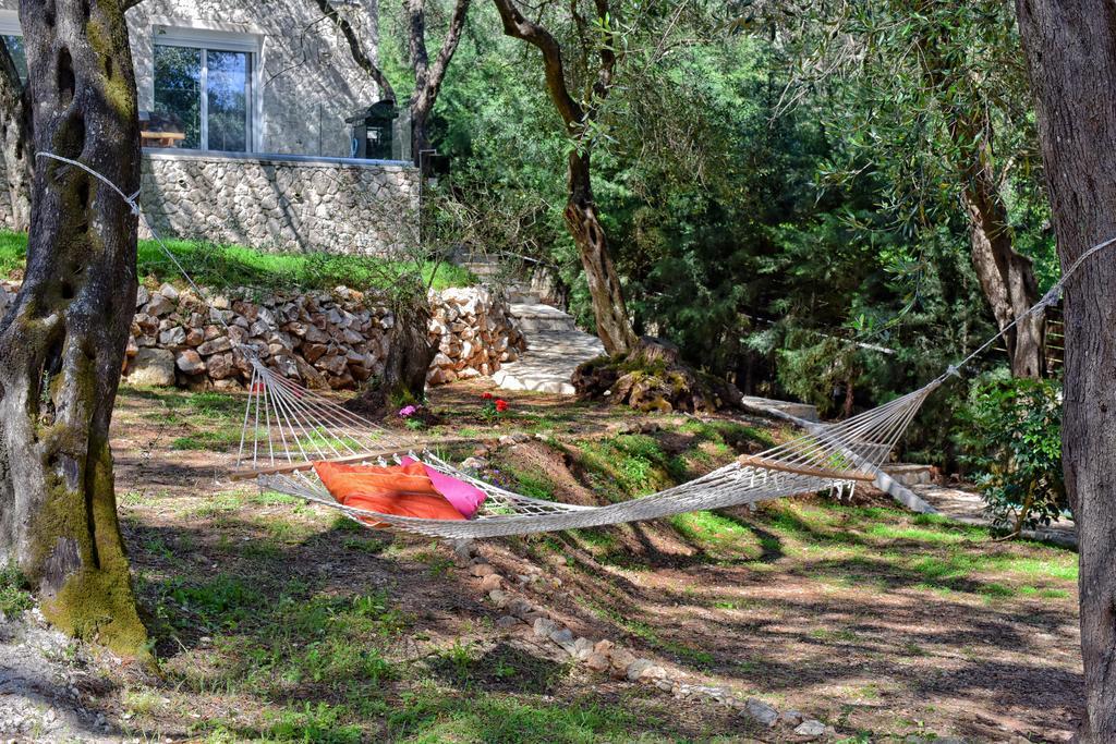 Mavres Luxury Studio Ágios Matthaíos Bagian luar foto