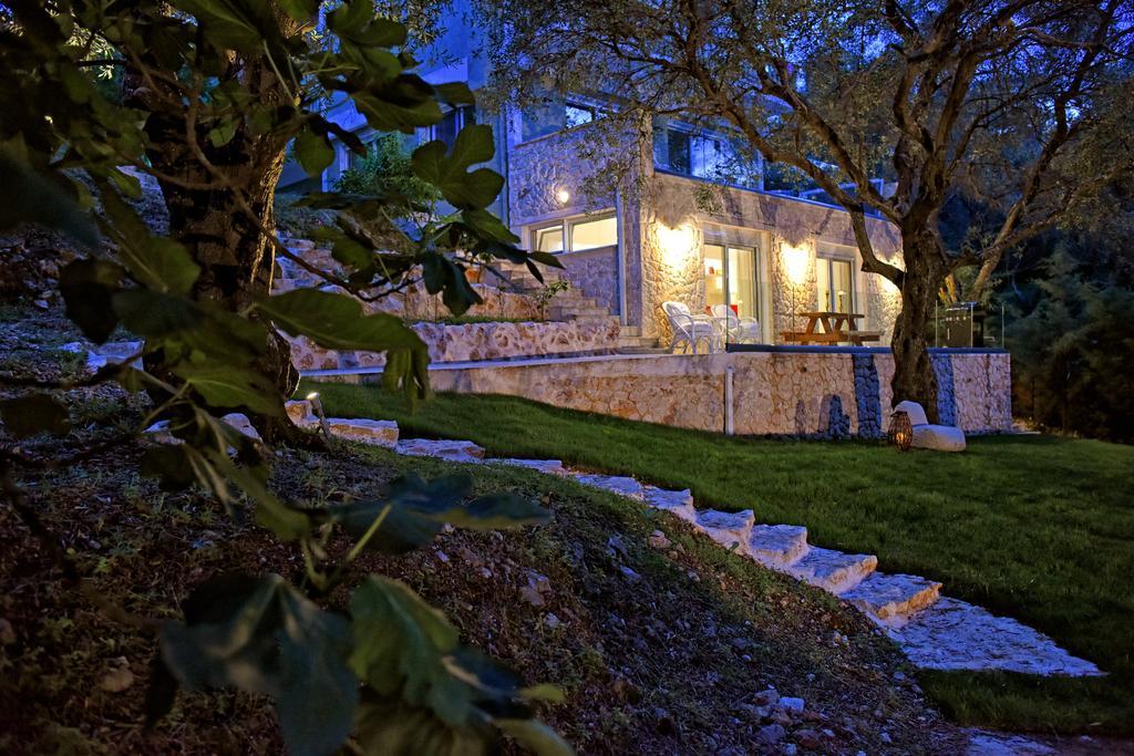 Mavres Luxury Studio Ágios Matthaíos Bagian luar foto