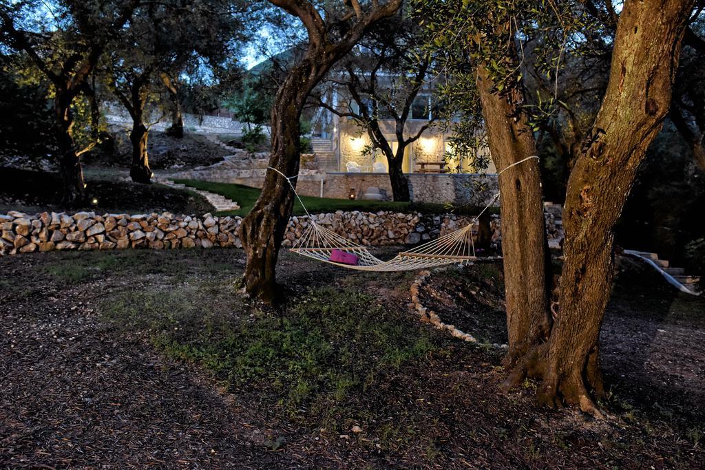 Mavres Luxury Studio Ágios Matthaíos Bagian luar foto