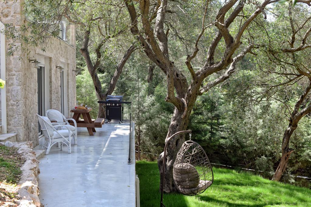 Mavres Luxury Studio Ágios Matthaíos Bagian luar foto